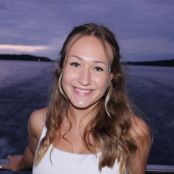 Meet your Posher, Lory - Picture 1 of 1